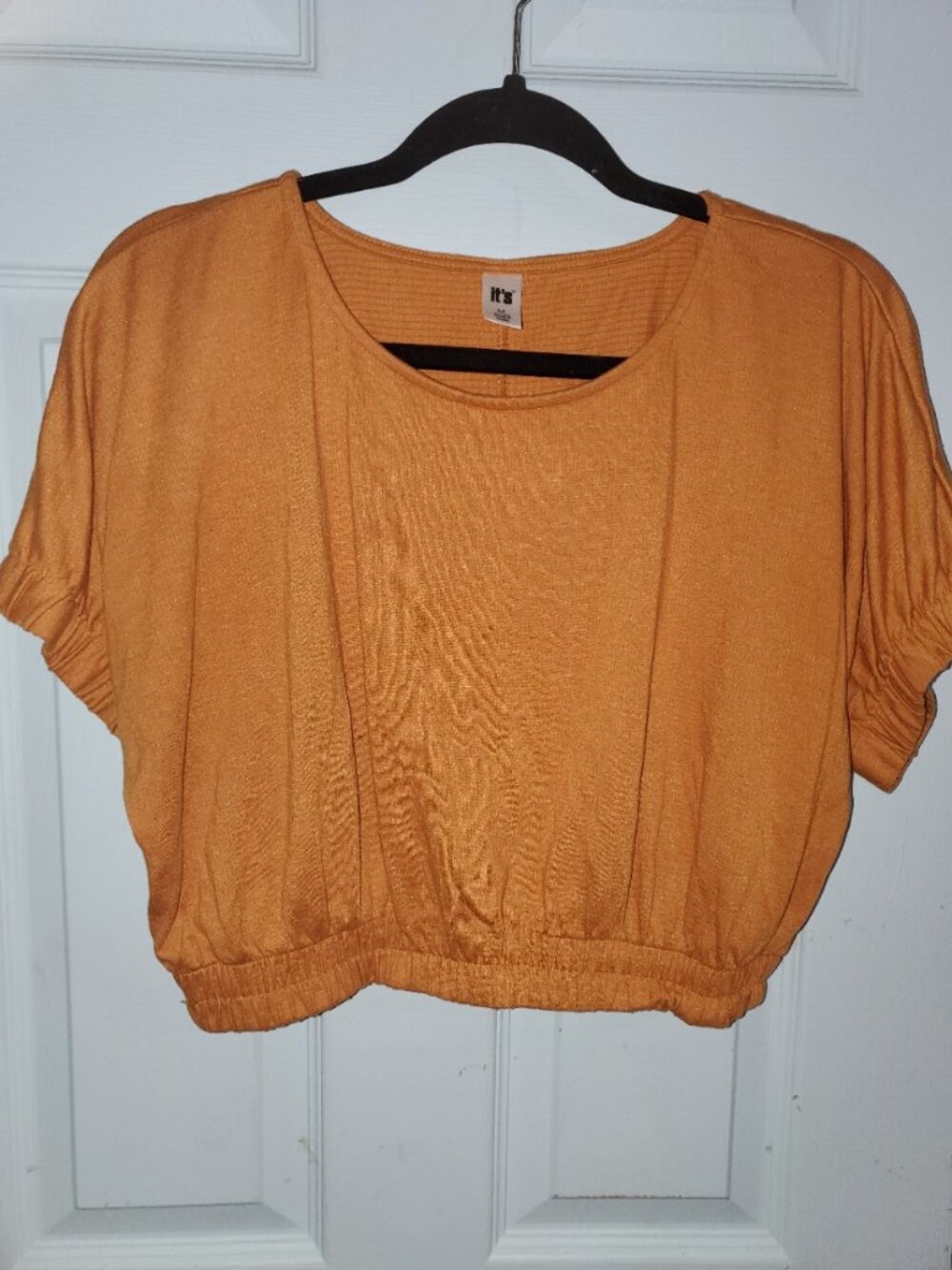 It's sz M cropped blouse
